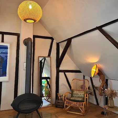 Gemuetliches Dachzimmer Mit Kamin アパート *