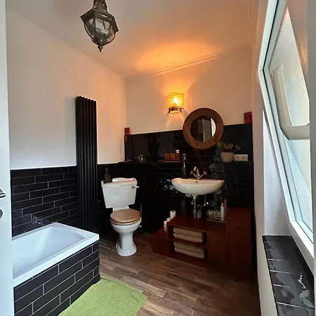 Gemuetliches Dachzimmer Mit Kamin