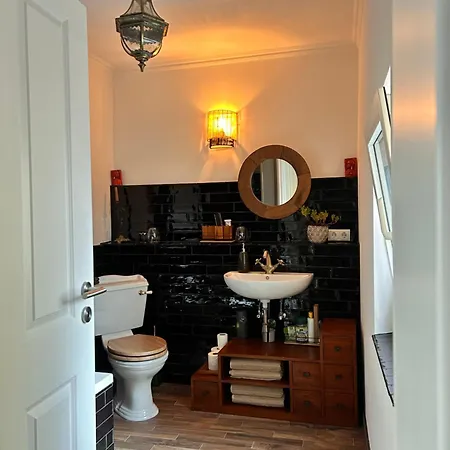 Gemuetliches Dachzimmer Mit Kamin アパート アンダーナッハ